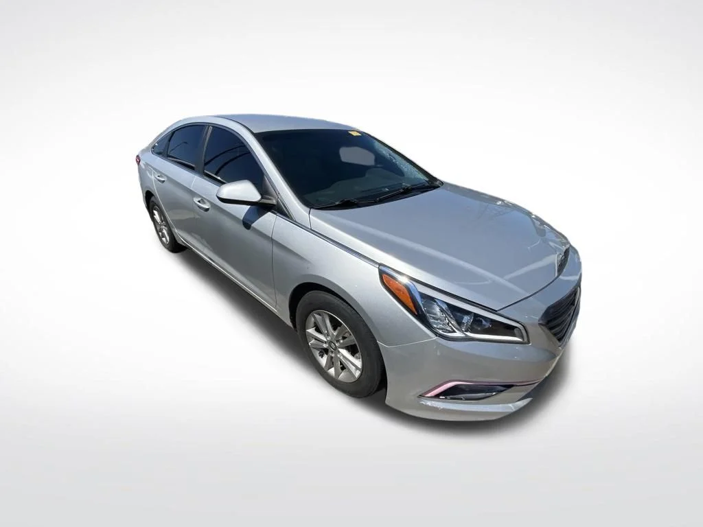 Used 2017 Silver Hyundai Base image 13