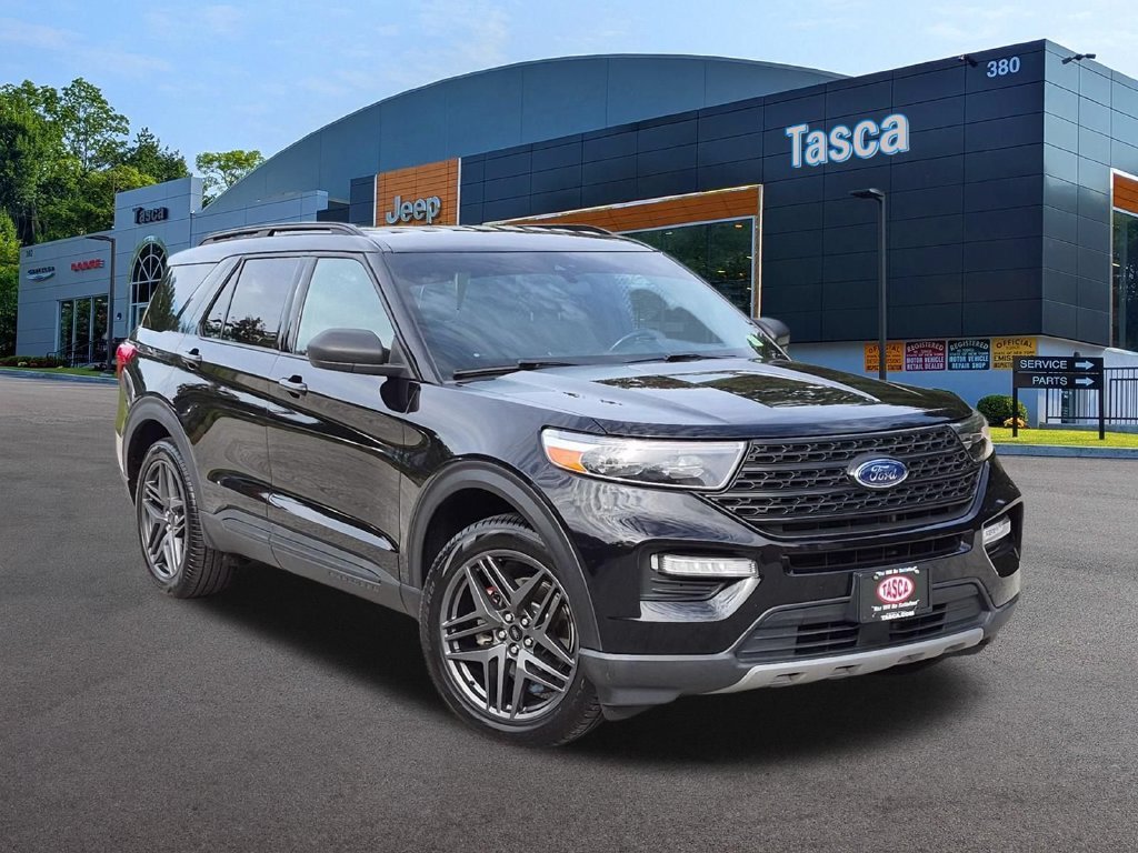 Used 2020 Black Ford XLT image 1