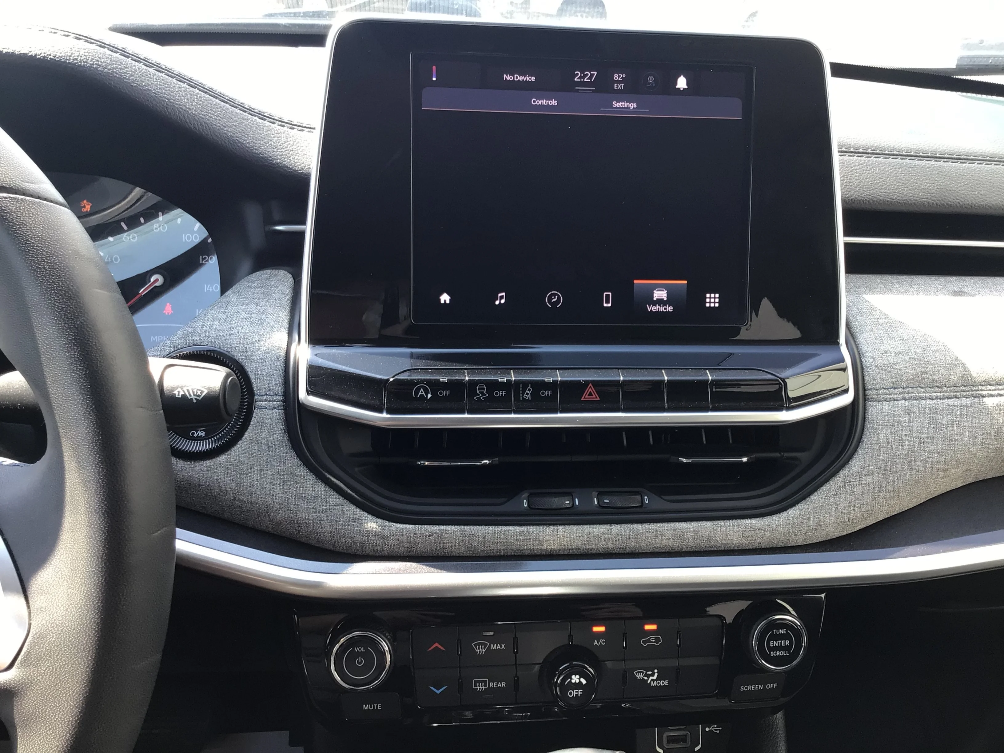 Used 2022 Black Jeep Latitude image 18