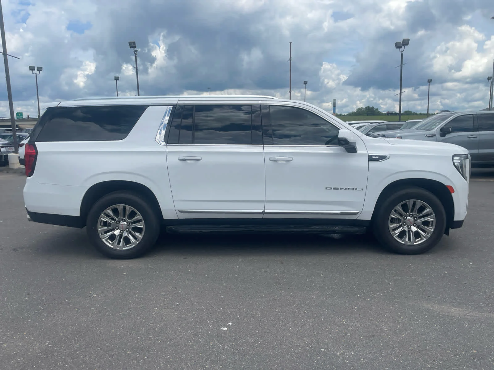 Used 2021 SUMMIT WHITE GMC Denali image 8