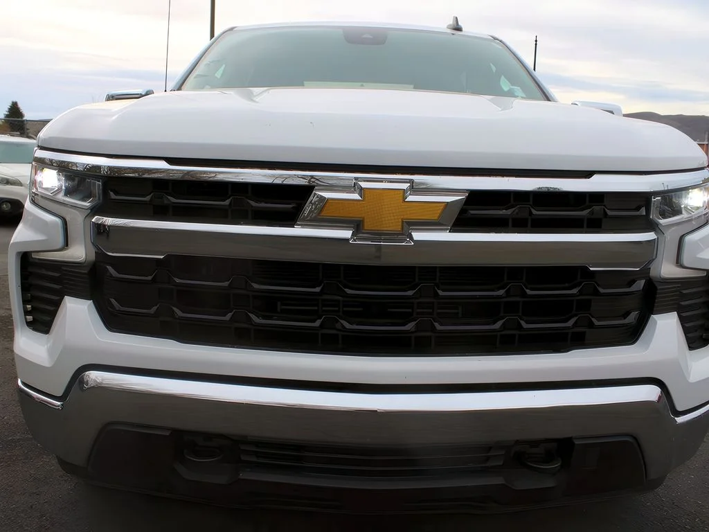 Used 2023 Summit White Chevrolet LT image 30