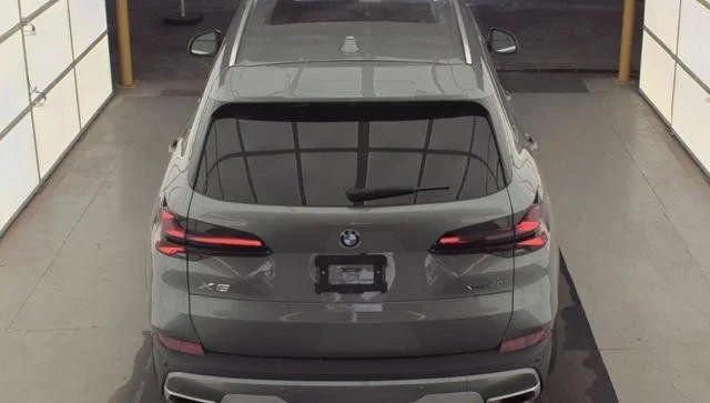 Used 2025 Gray BMW xDrive40i image 3