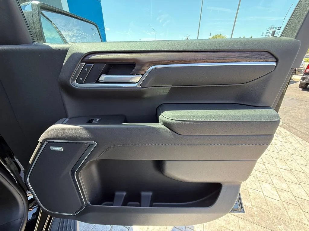 New 2026 Onyx Black GMC SLT image 17