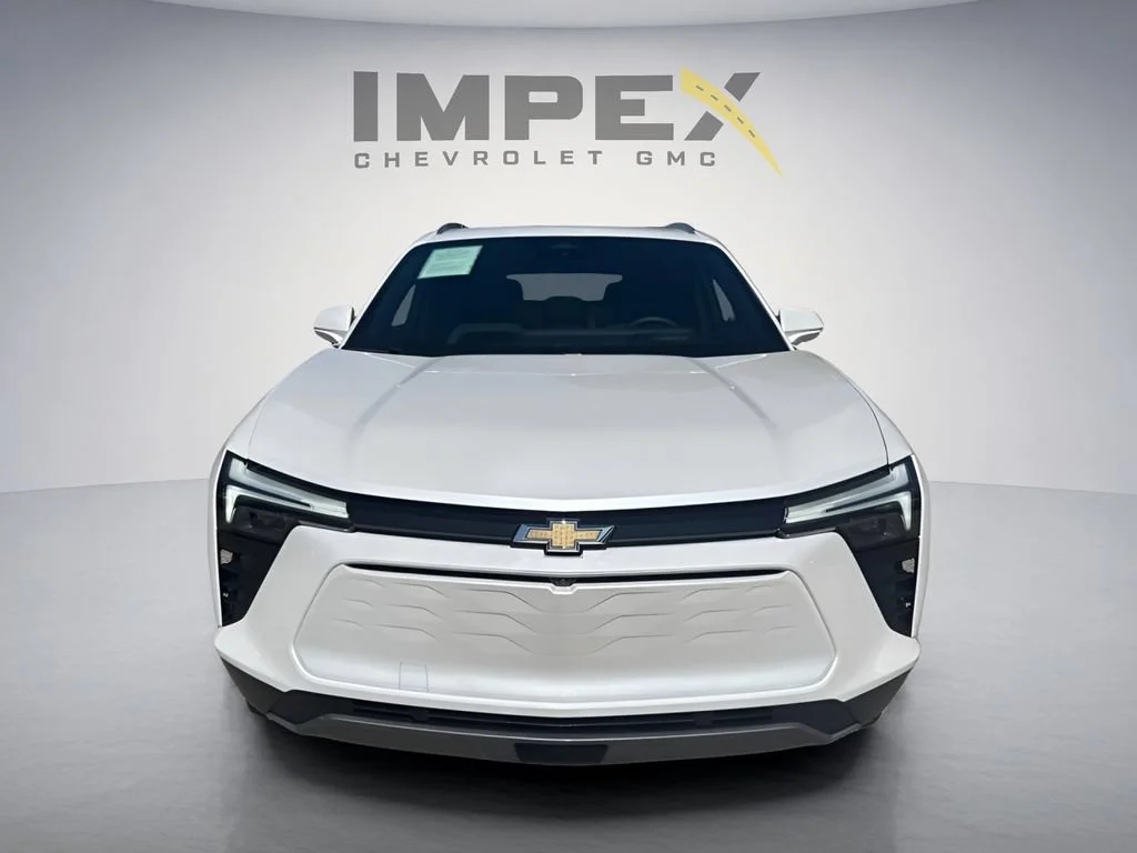 Used 2024 Iridescent Pearl Tricoat Chevrolet LT image 8