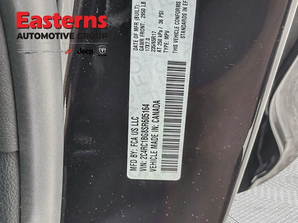 New 2025 Diamond Black Crystal Pearl-Coat Exterior Paint Chrysler Select image 31
