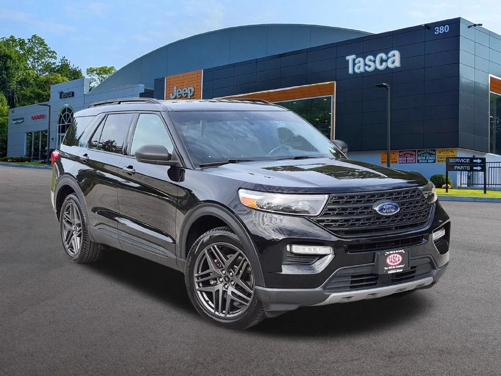 Used 2020 Black Ford XLT image 1