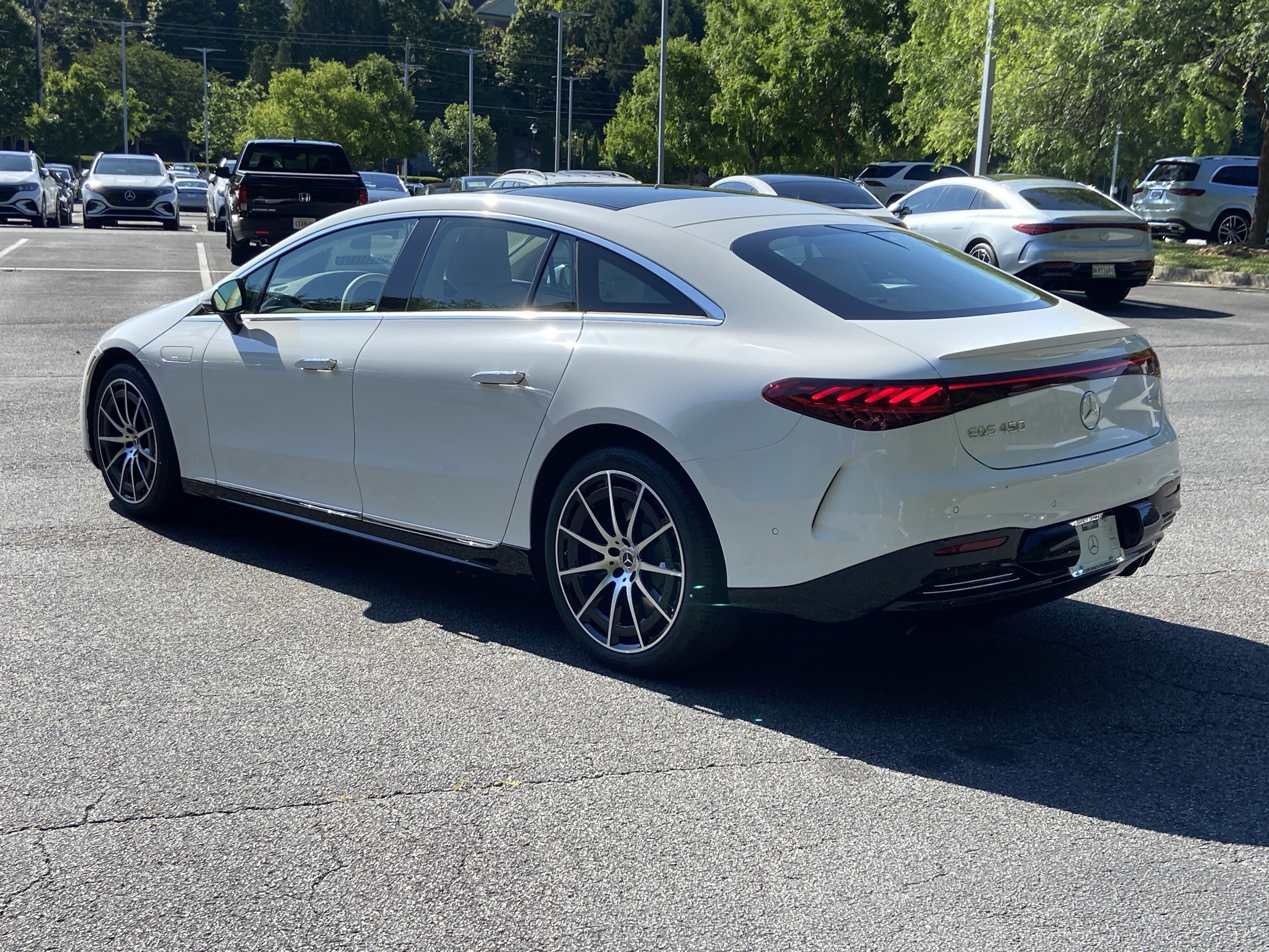 New 2026 MANUFAKTUR Moonlight White Metallic Mercedes-Benz EQS 450 4MATIC® Sedan image 13