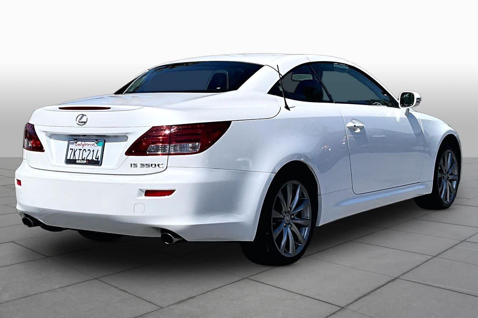Used 2015 Starfire Pearl Lexus  image 12