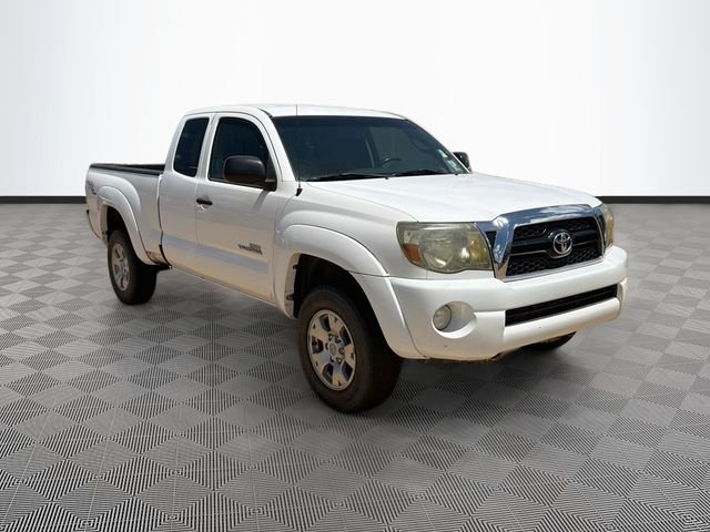 Used 2011 White Toyota Base image 1