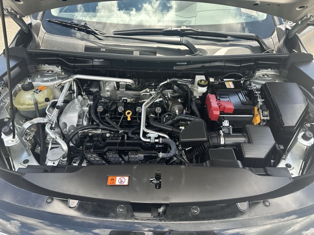 Used 2025 Silver Mitsubishi SE image 32