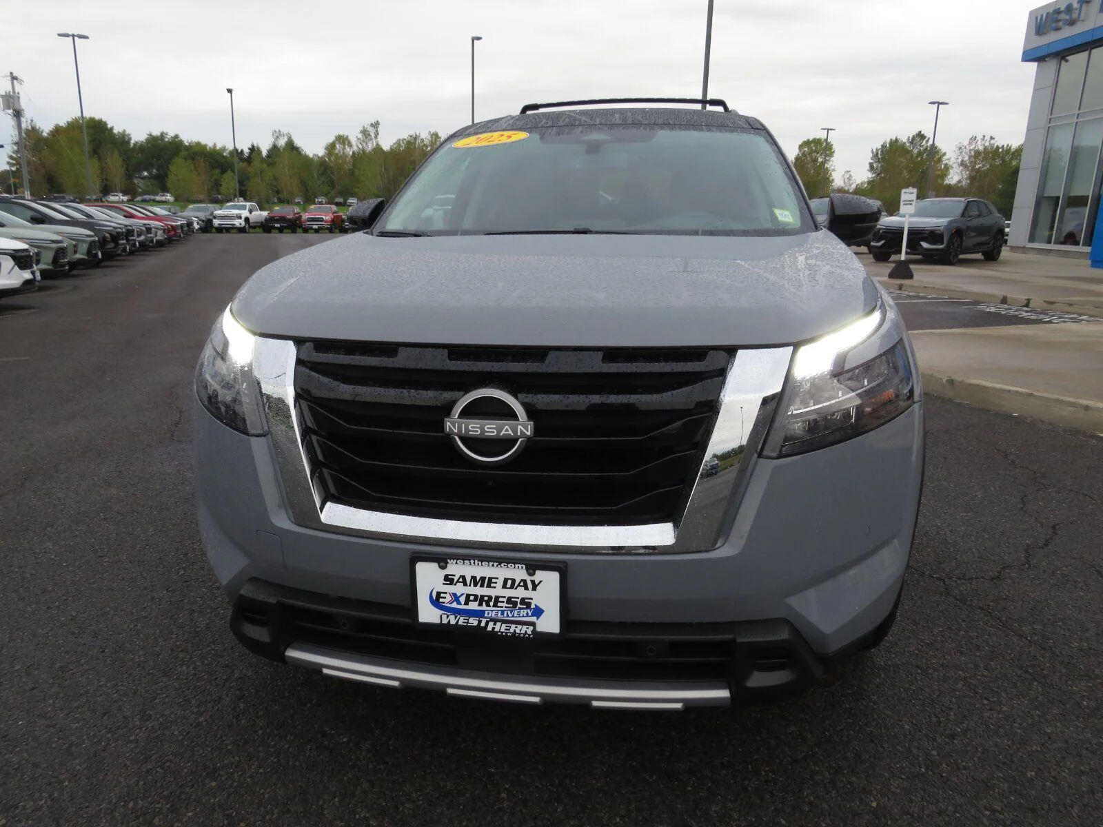 Used 2025 Solid Gray/Super Black Nissan Platinum image 17