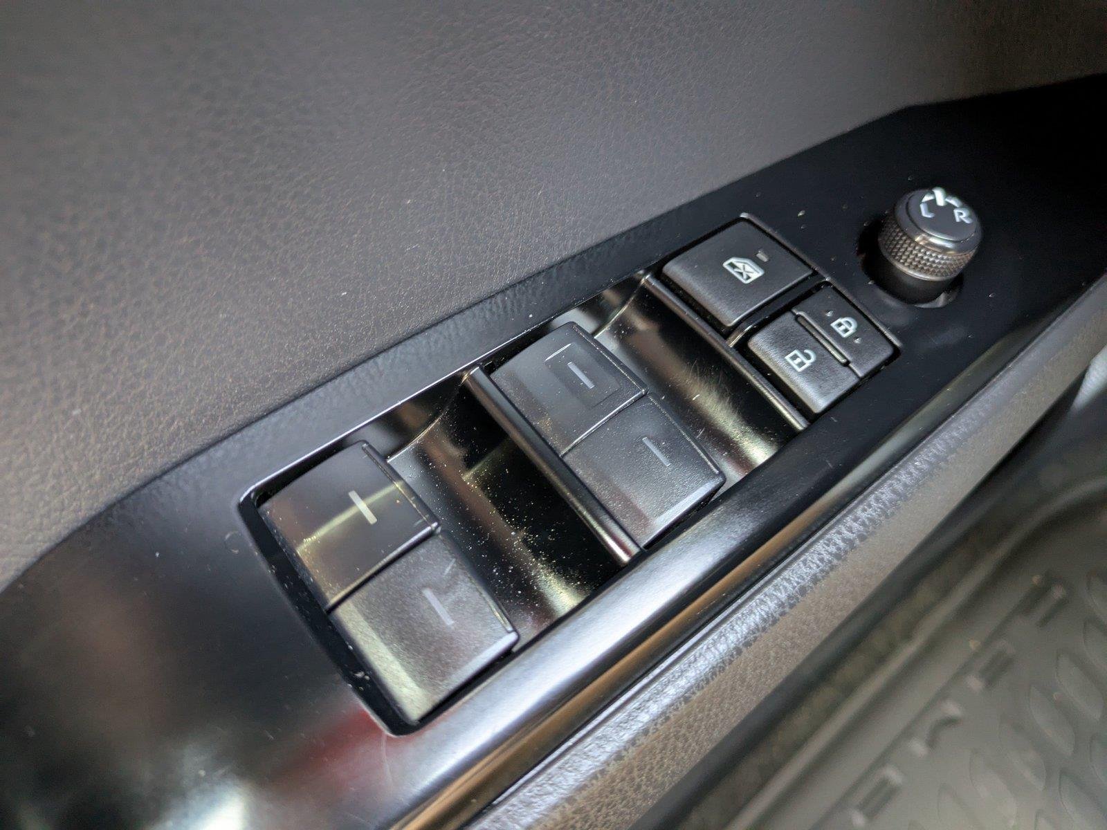 Used 2025  Toyota SE image 21