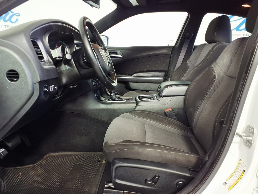 Used 2022 White Knuckle C Dodge SXT image 8