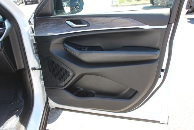 Used 2024 White Jeep Limited image 34