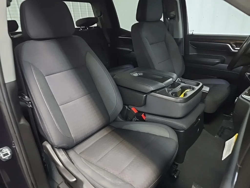 Used 2022 Silver GMC Elevation image 14