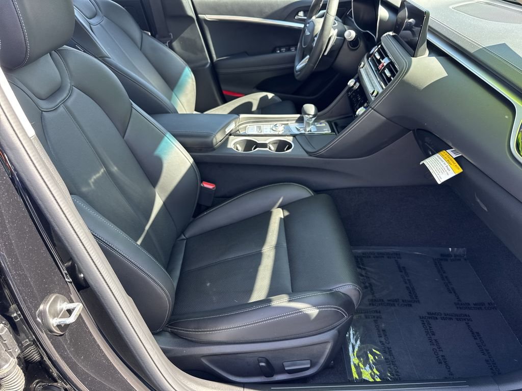Used 2025 Black Genesis 2.5T image 13