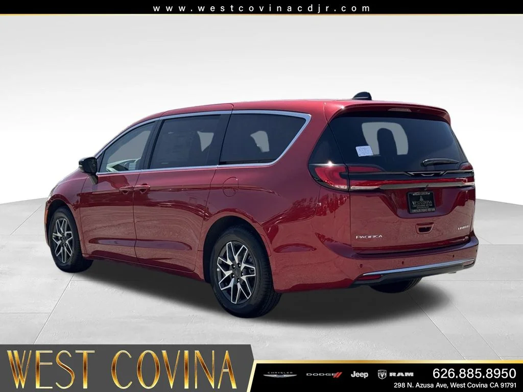 New 2027 Red Hot Pearl-Coat Exterior Paint Chrysler Limited image 8