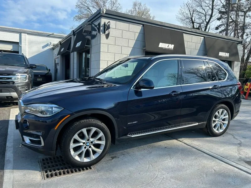 Used 2018 Blue BMW xDrive35i Sport Utility 4D image 3