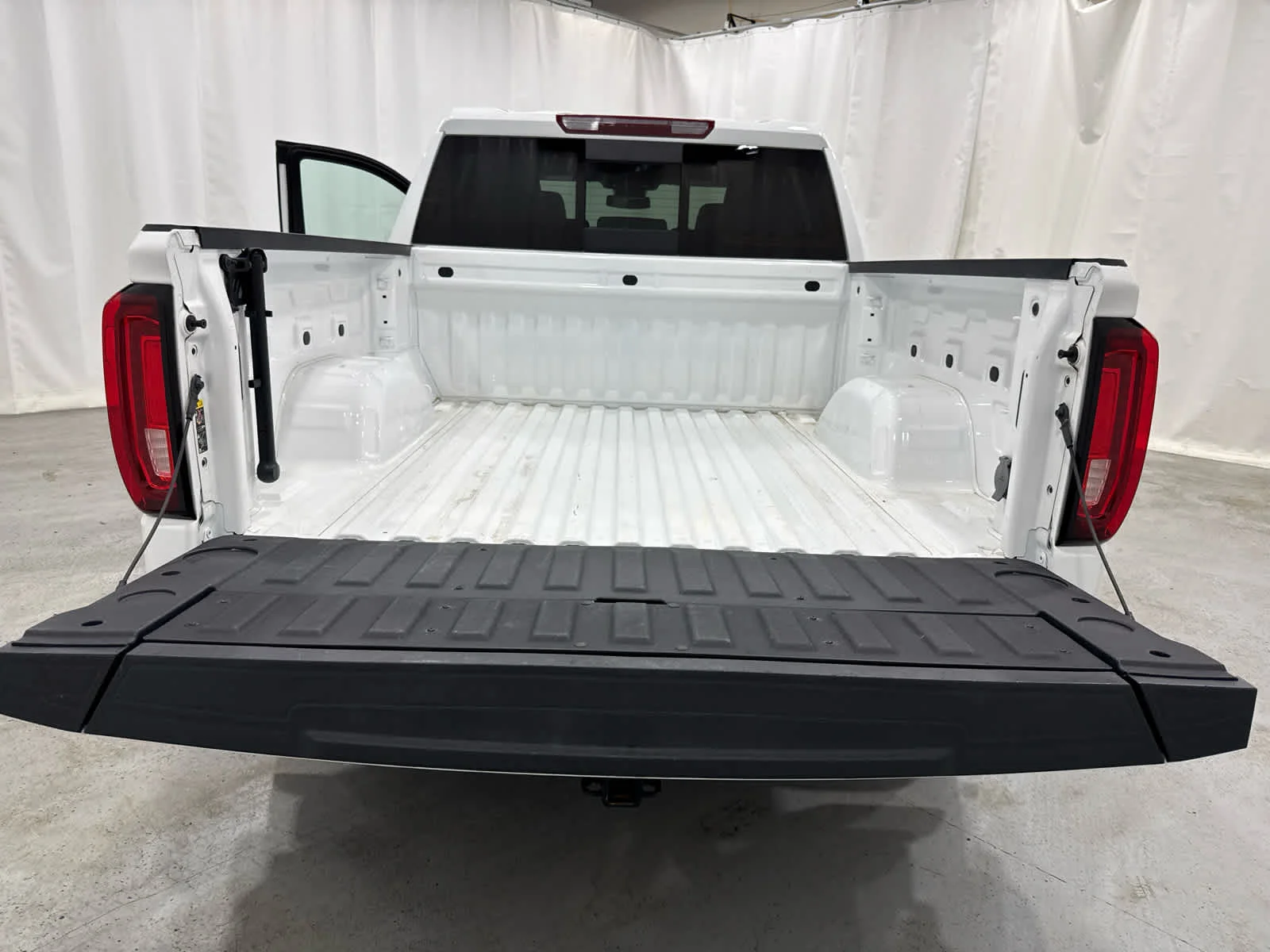 Certified Used 2024 Summit White GMC SLT image 15