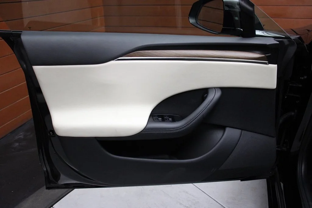 Used 2022 Solid Black Tesla Base image 40