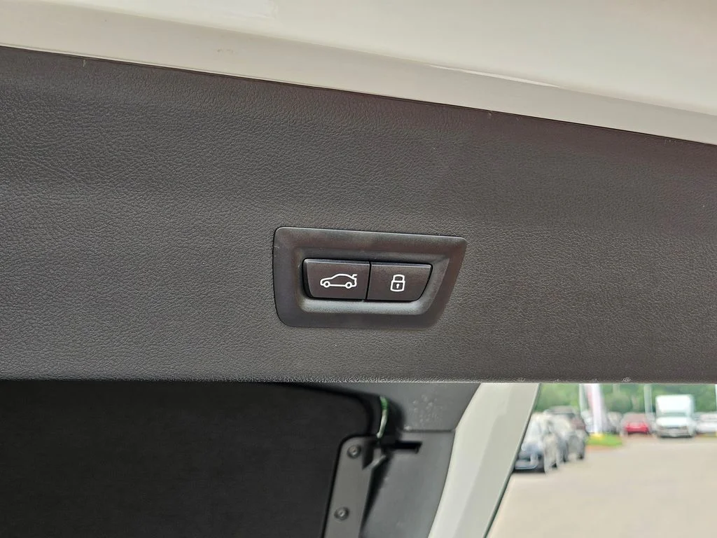 Used 2025 Alpine White BMW M40i image 14