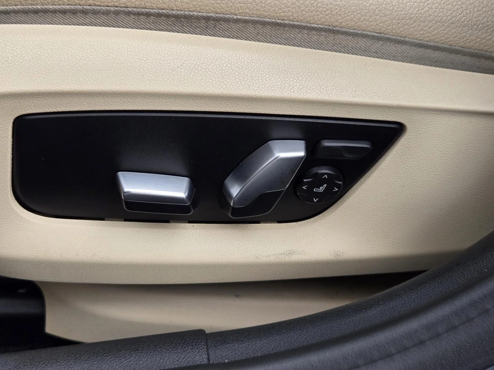 2019 BMW 5 Series 530i - Photo 24