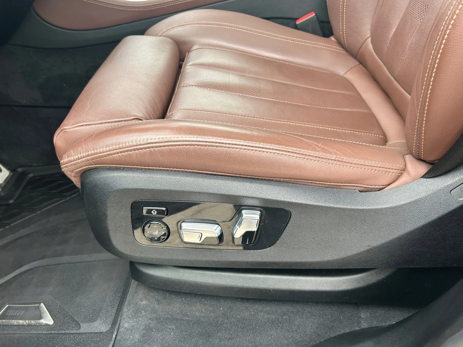 Used 2022 Black BMW xDrive40i image 15