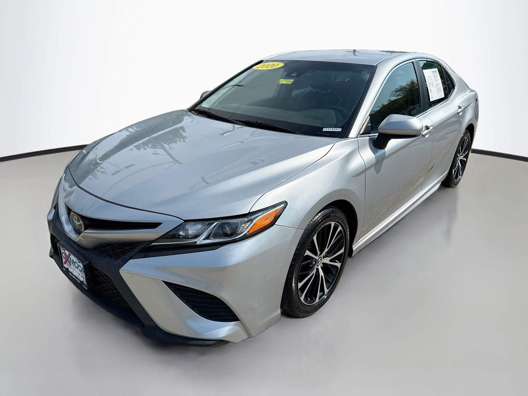 Used 2020 Celestial Silver Metallic Toyota SE image 3