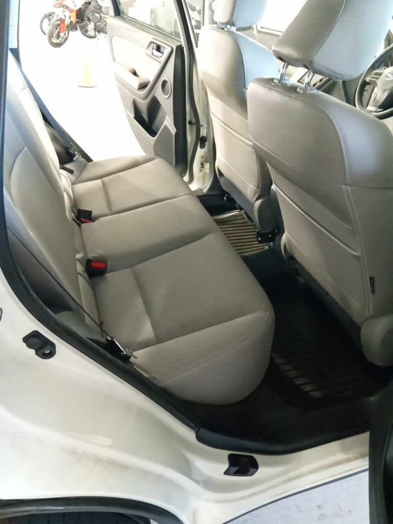Used 2015 Satin White Pearl Subaru 2.5i Limited image 12