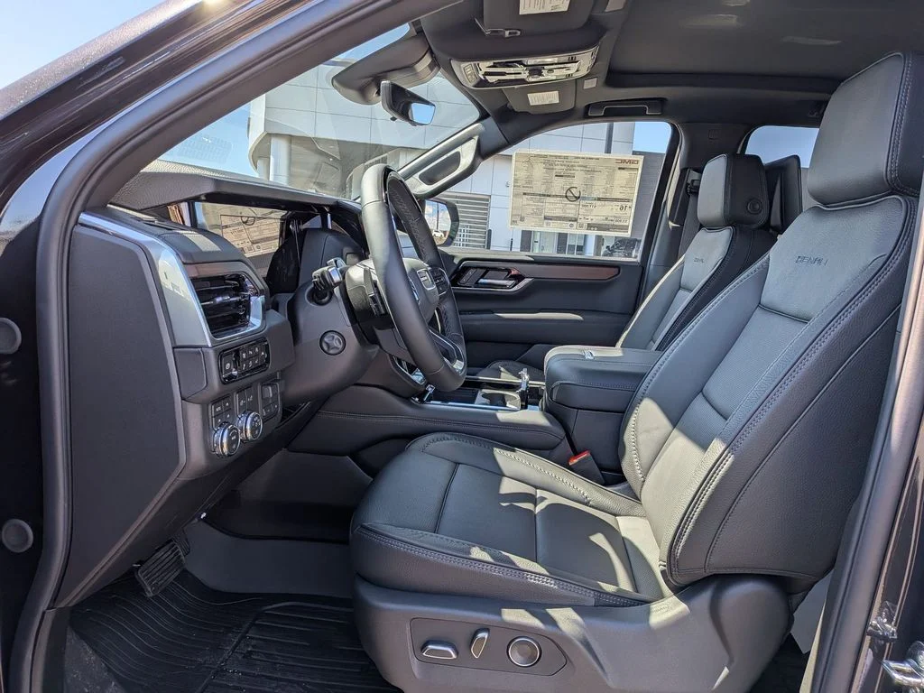 2026 GMC Yukon XL Denali - Photo 18