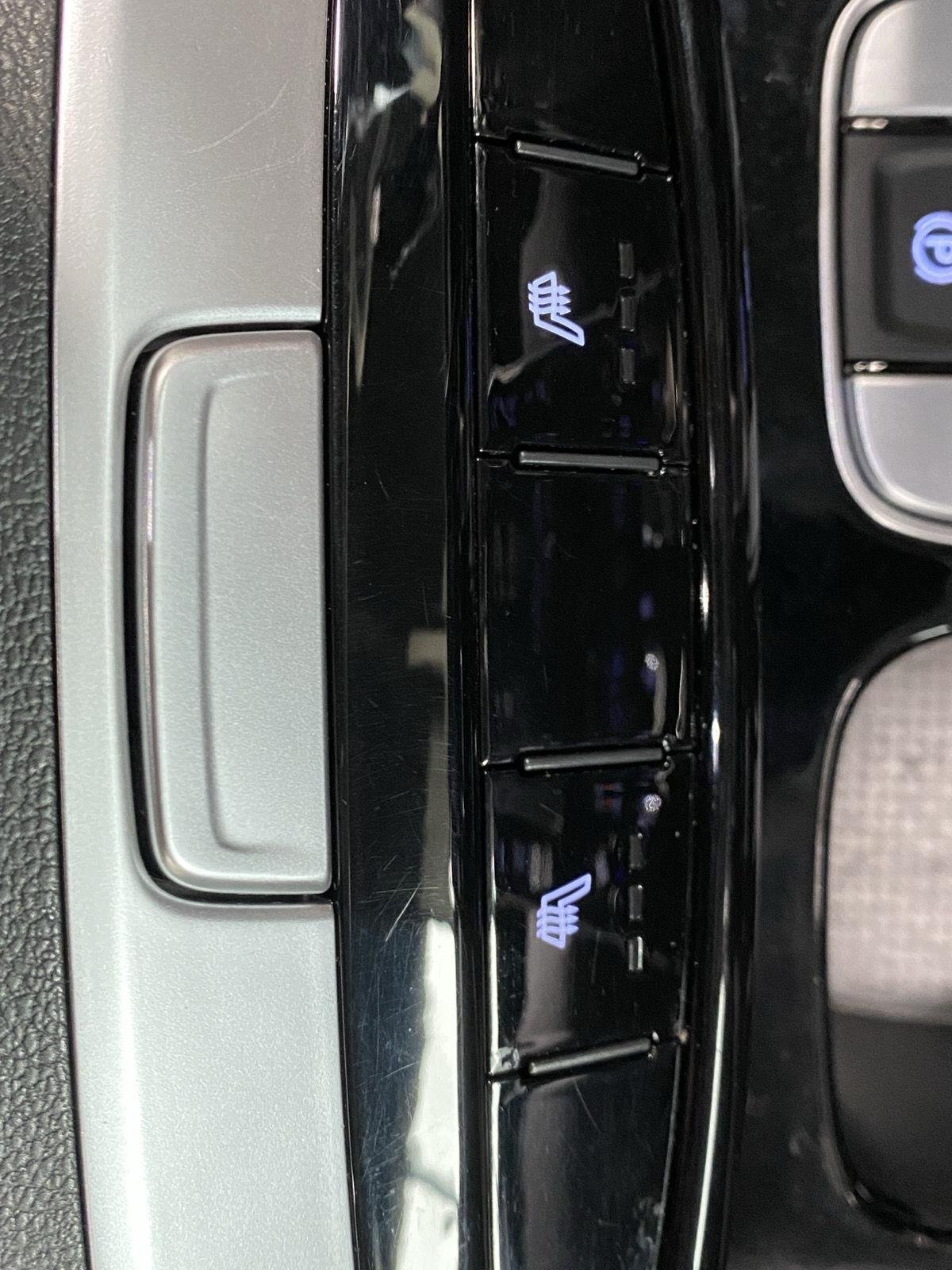Used 2022 Ice White Hyundai SEL Premium image 27