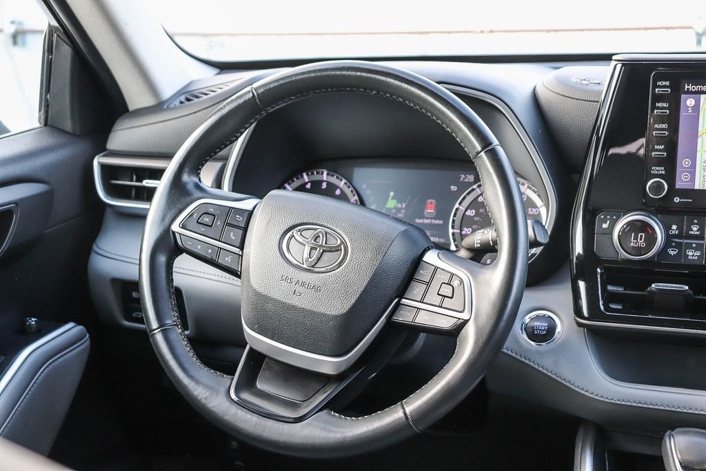 Used 2022 Magnetic Gray Metallic Toyota XLE image 18