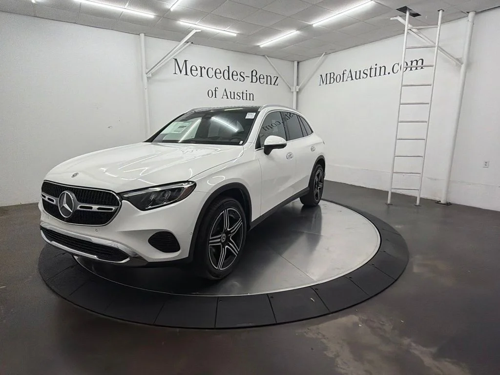 New 2027 White Mercedes-Benz GLC 300 image 3