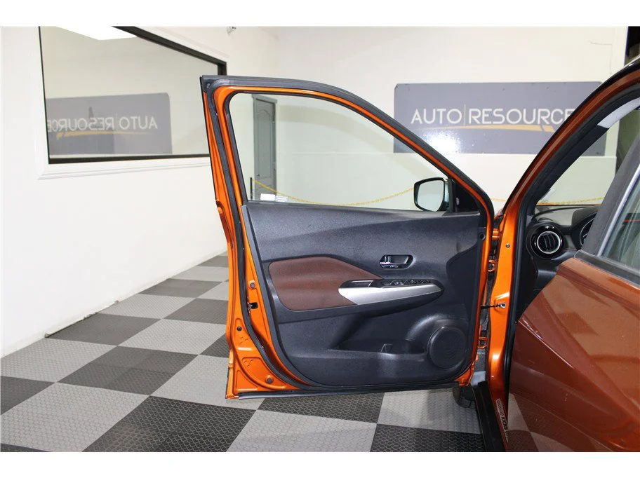 Used 2020 Monarch Orange/Super Black Nissan SR image 11