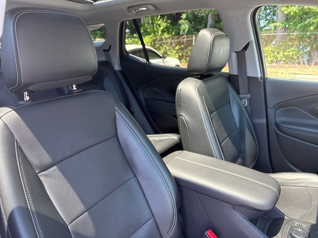 Used 2023 White GMC SLT image 34