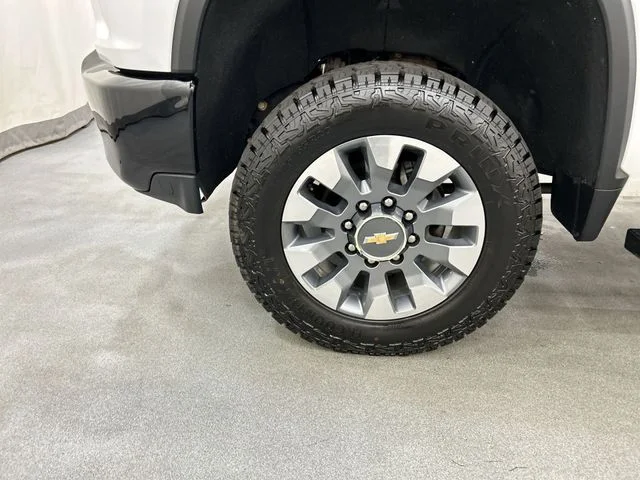 Used 2021 White Chevrolet Custom image 5
