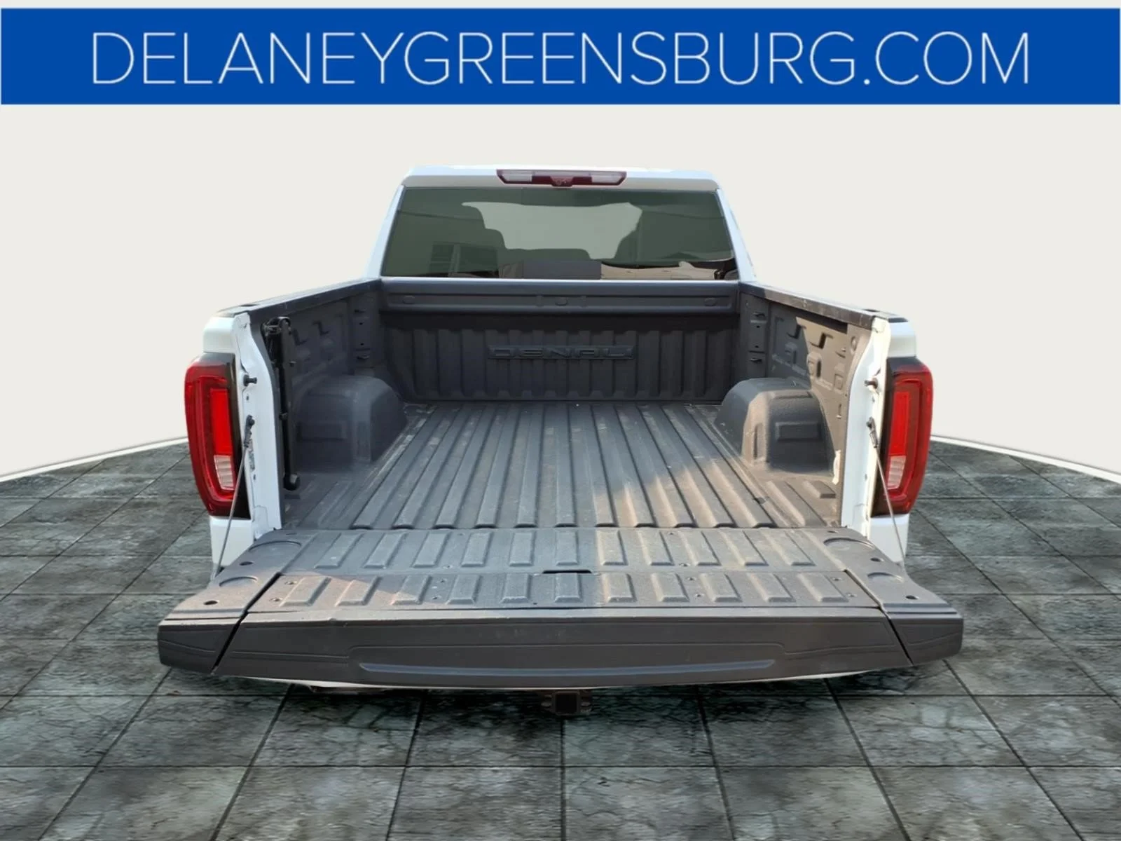Used 2024 White Frost Tricoat G1w GMC Denali image 19