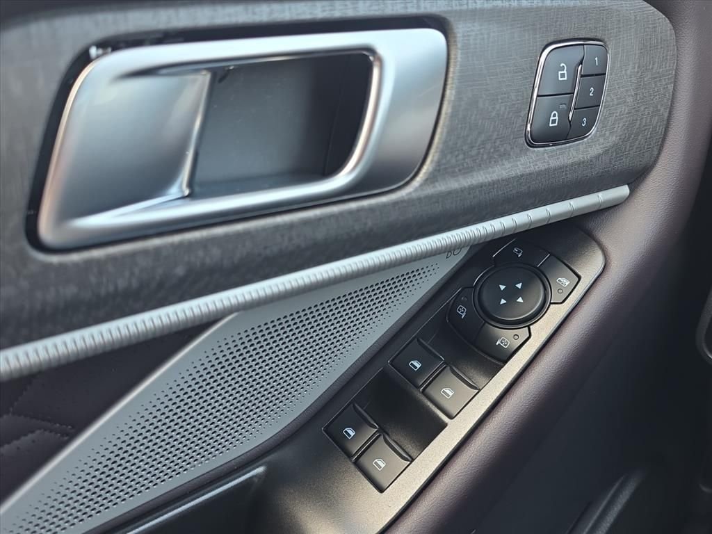 New 2027 Avalanche Gray Ford Platinum™ image 17