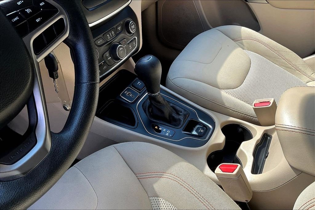 Used 2020 Red Jeep Latitude image 21