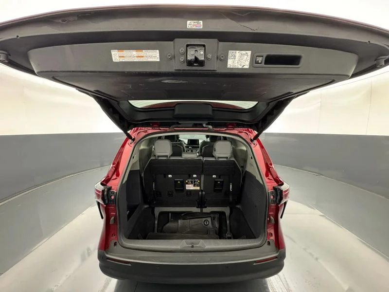 Used 2023  Toyota XLE Minivan 4D image 43