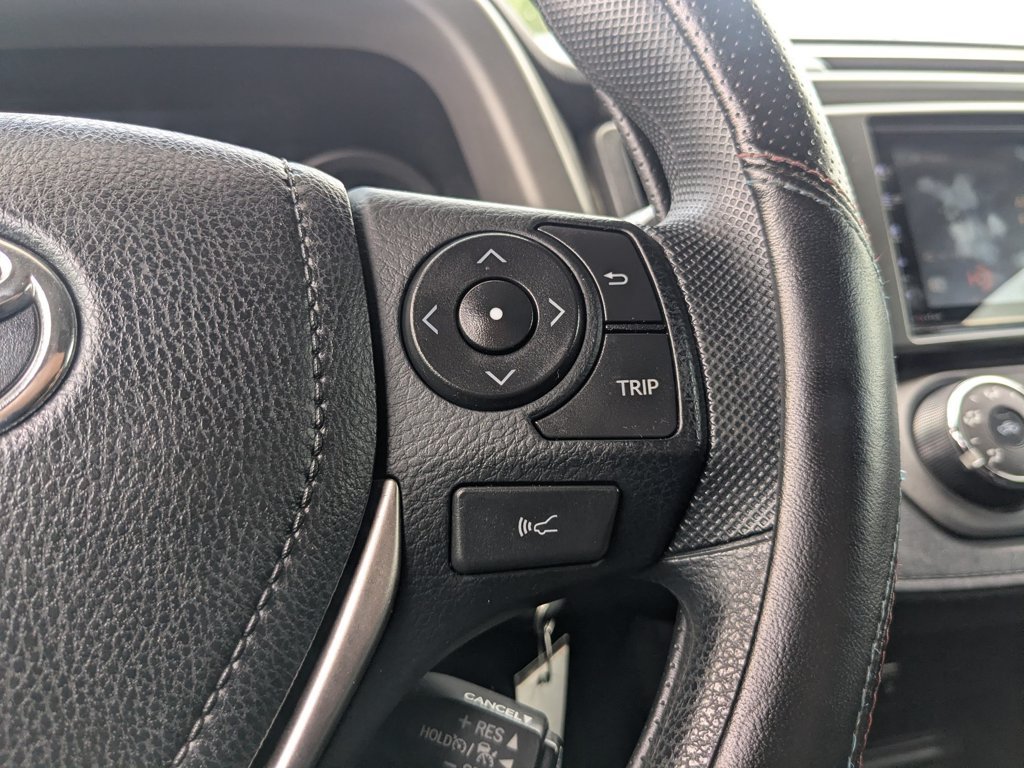 Used 2018  Toyota LE image 21