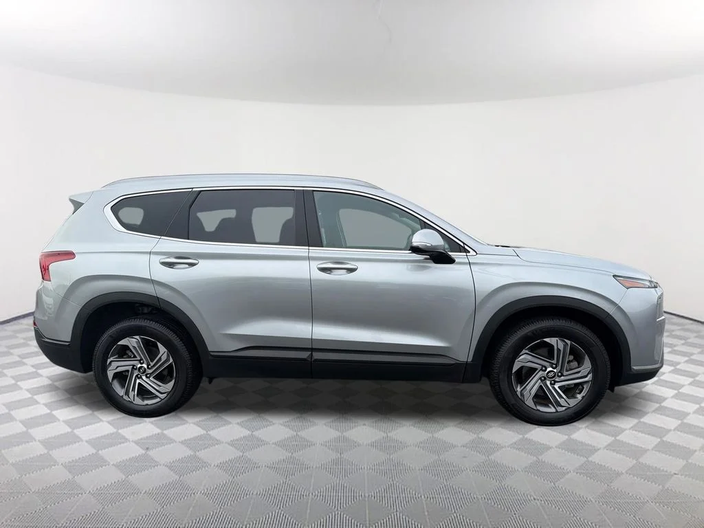 Used 2023 Silver Hyundai SEL image 4