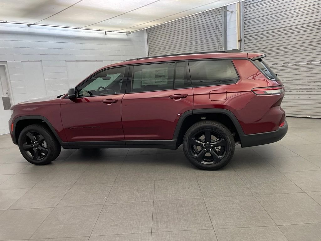 New 2025 Velvet Red Pearl-Coat Exterior Paint Jeep Limited image 5