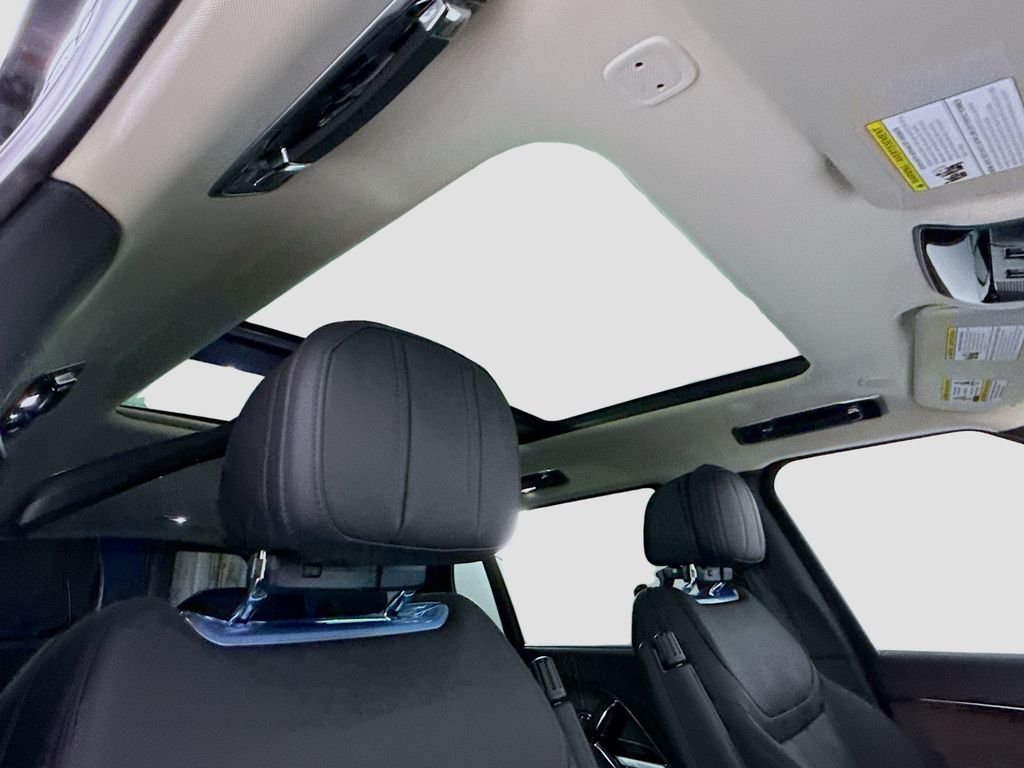 New 2026 Santorini Black Land Rover SE image 18