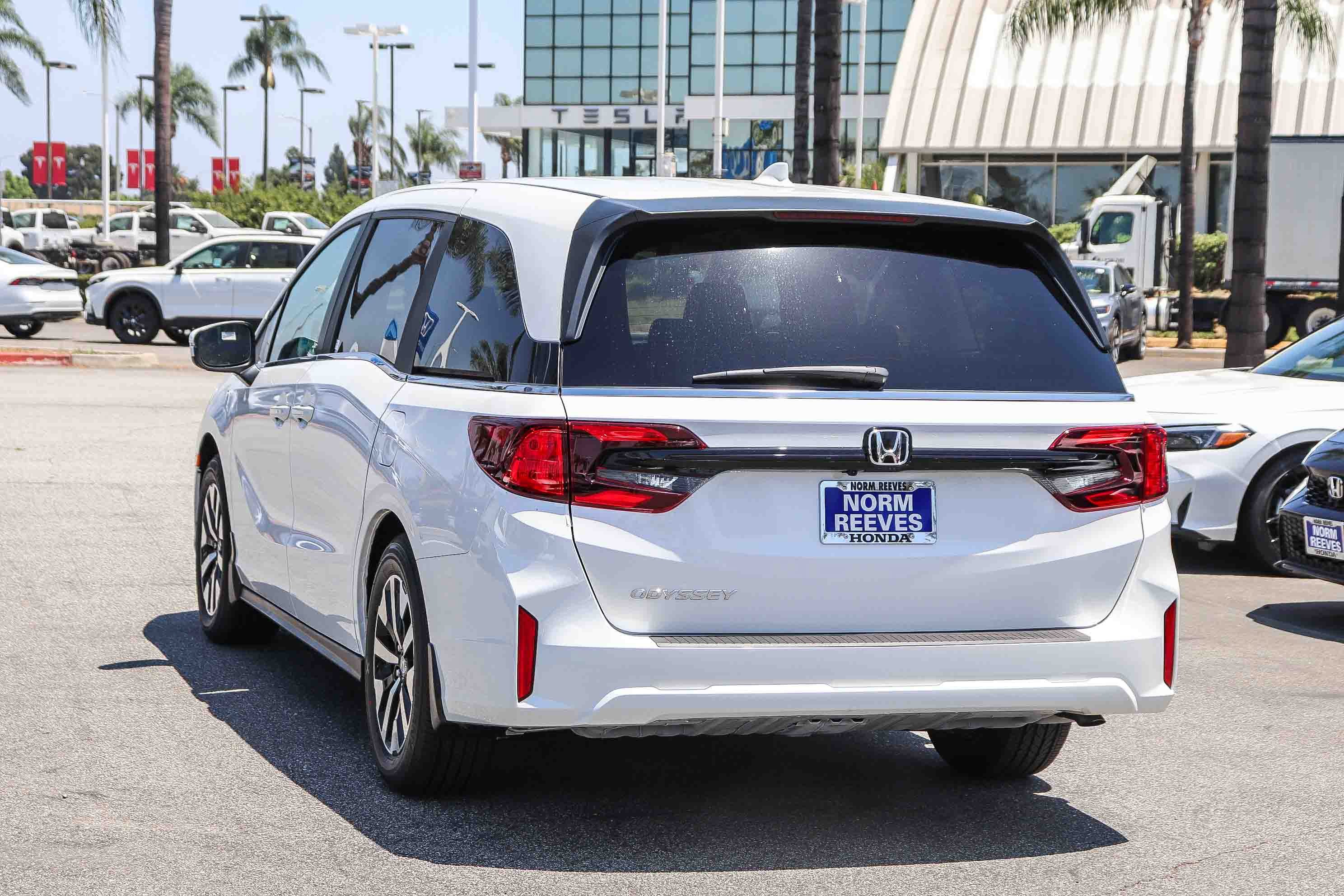 New 2026 Platinum White Pearl Honda EX-L Auto image 11
