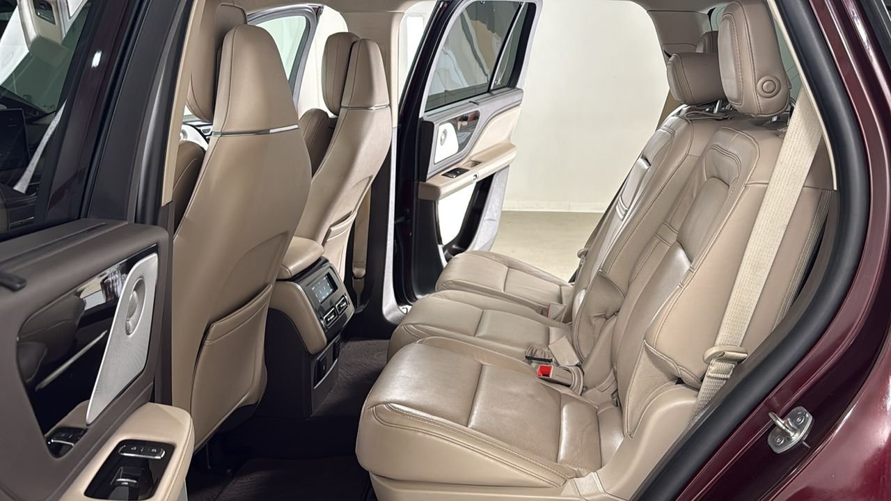 Used 2020 Red Lincoln Reserve image 15