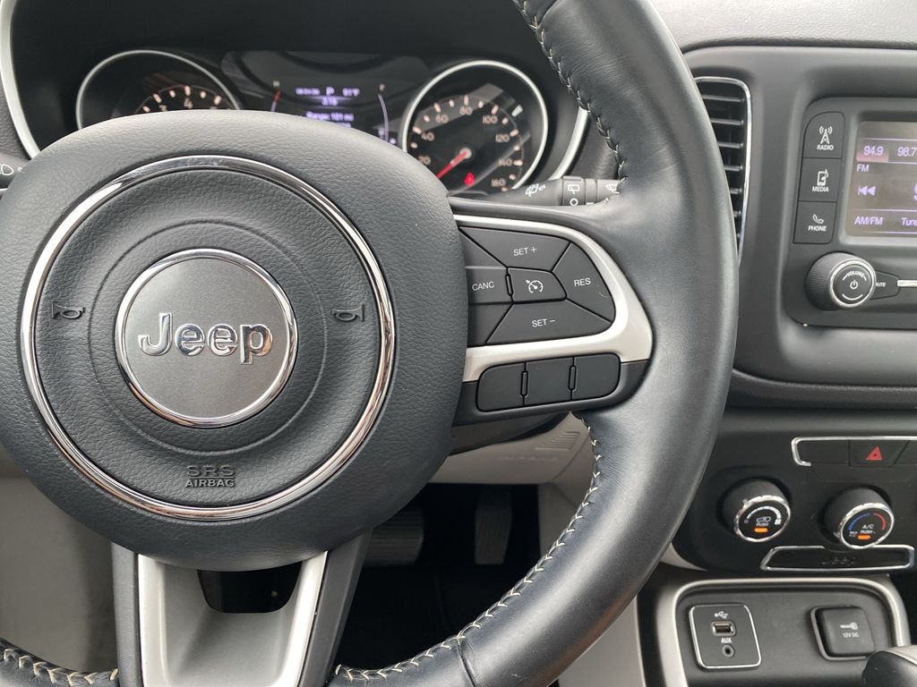 Used 2018 Redline Pearlcoat Jeep Latitude image 20
