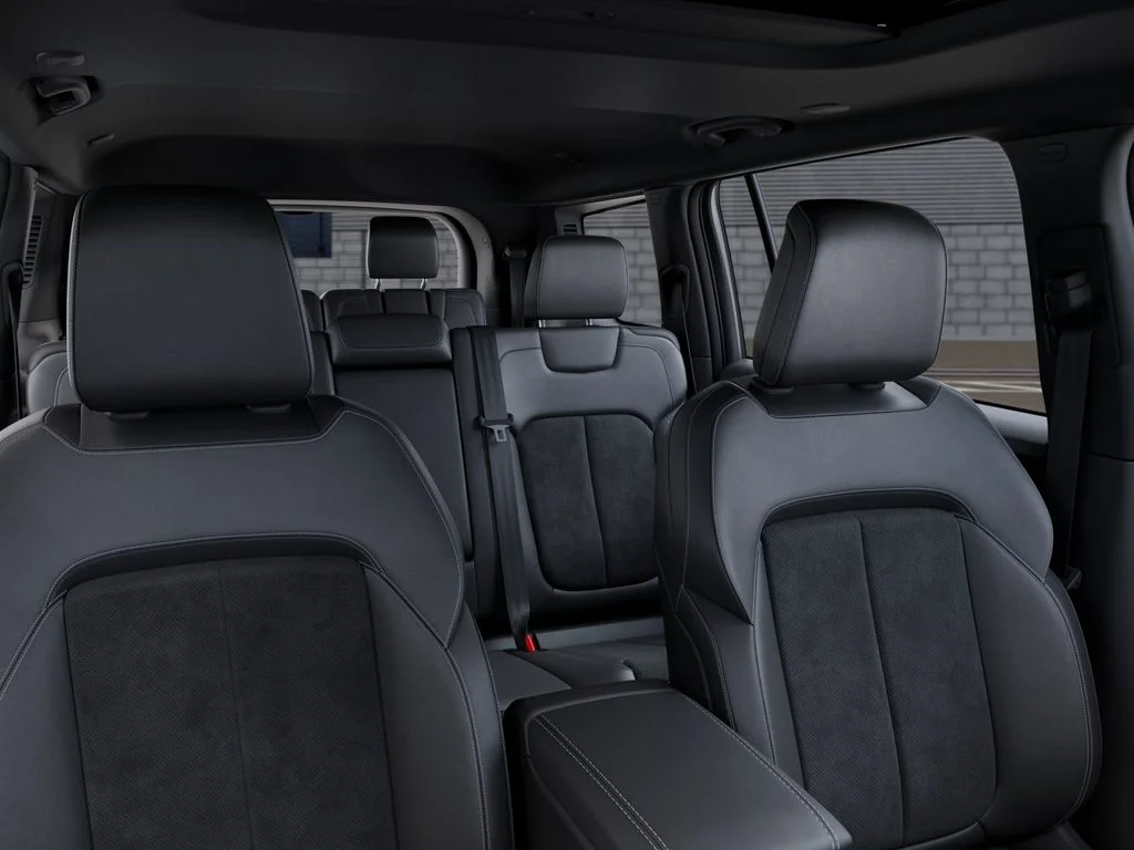 New 2026 Diamond Black Crystal Pearl-Coat Exterior Paint Jeep Altitude image 27