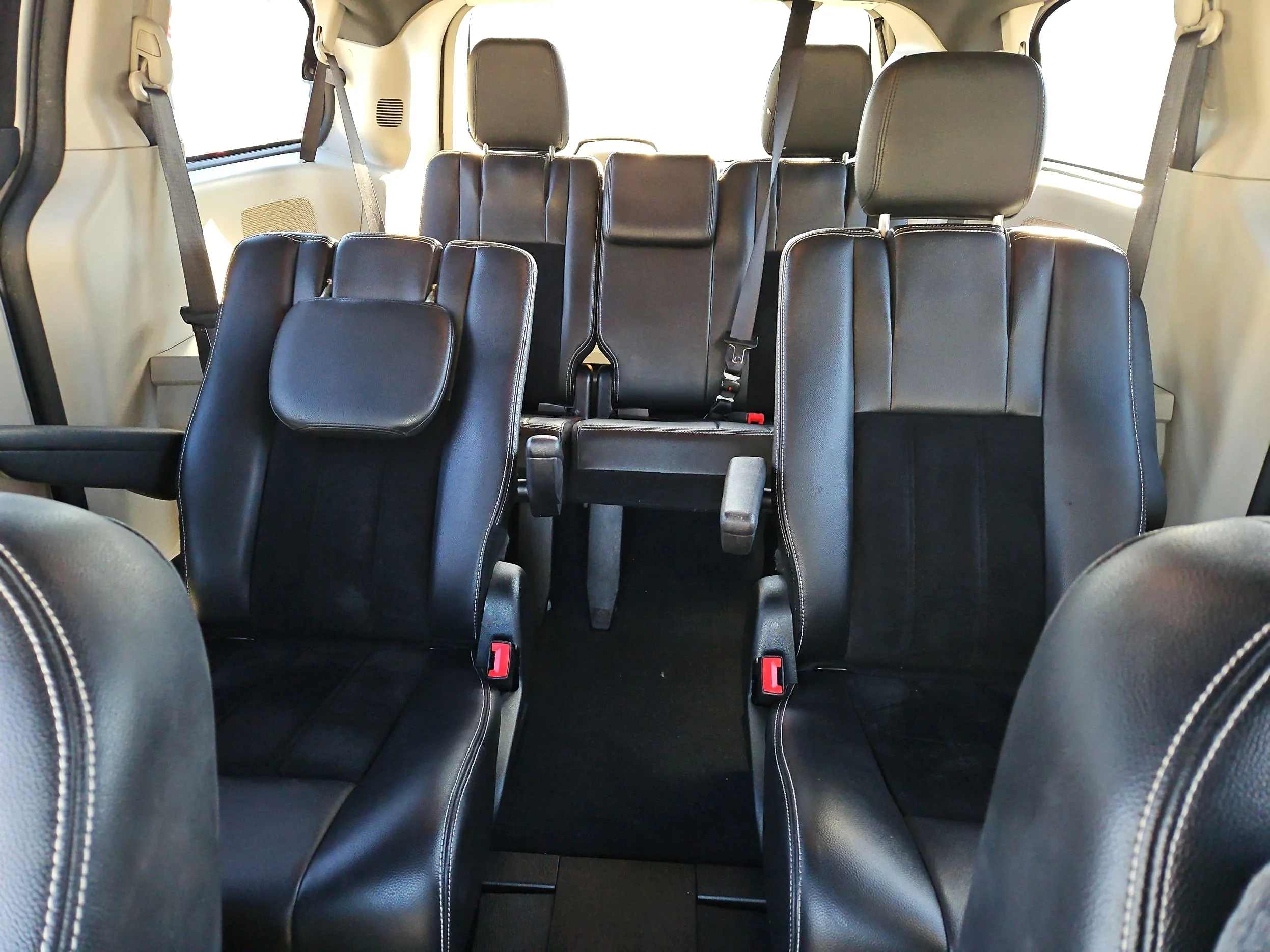 Used 2017  Dodge SXT image 9