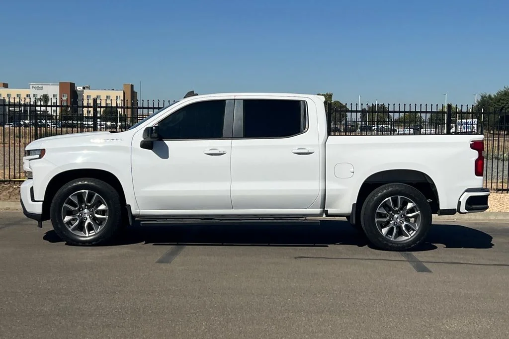 Used 2019 White Chevrolet RST image 9